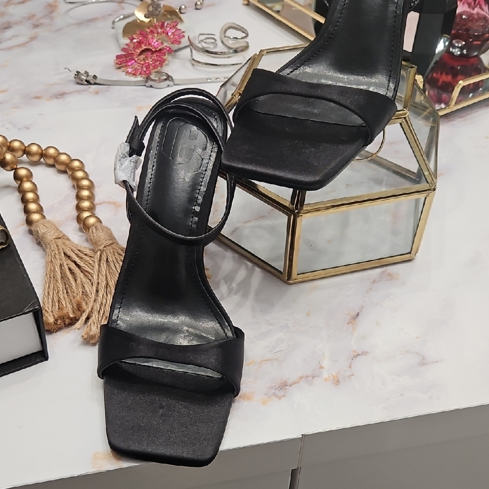 Chic Black Strappy Heels